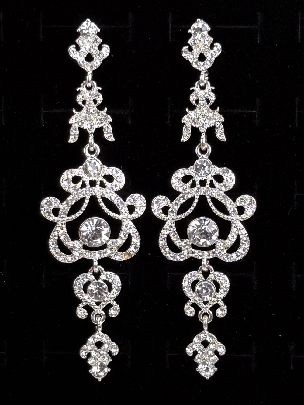 Gorgeous, long dressy holiday Silvertone bling pierced earrings